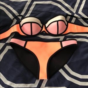 Triangl bikini. Top & Bottom